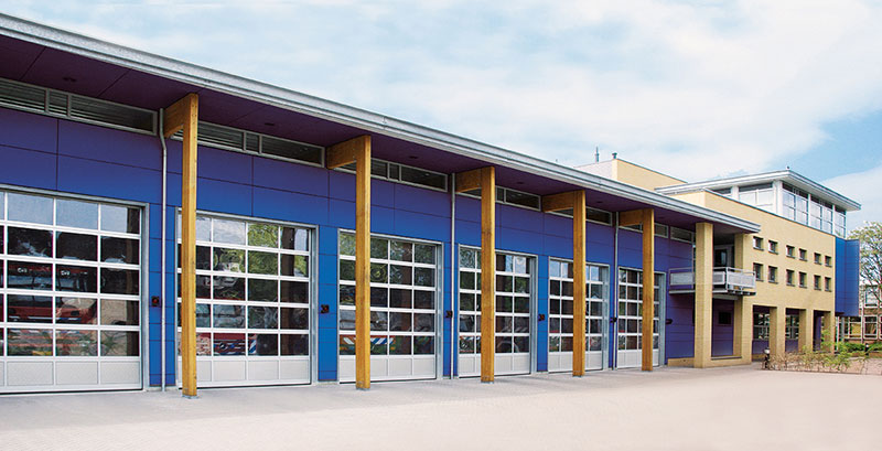 Portes sectionnelles pour caserne de pompiers